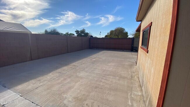 Building Photo - 6823 W Union Hills Dr