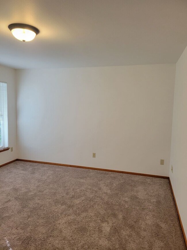 Building Photo - ***PENDING APPLICATION***2 Bed, 1 Bath Beachfront Home For Rent with Stunning Water Views Near Di...