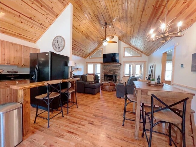 Building Photo - 532 Highland Trail