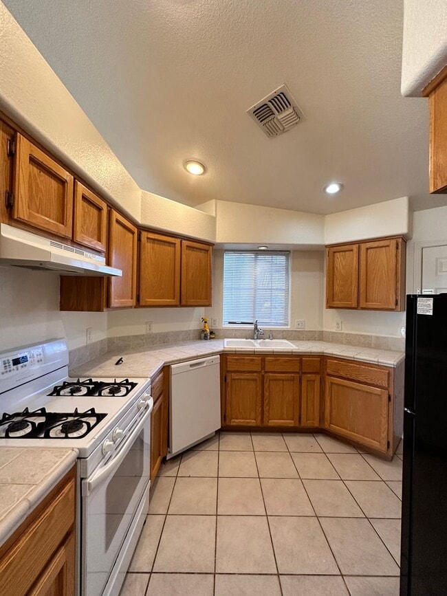 Building Photo - Great 3 Bedroom, 2 Bath Home Centrally located in Kingman!