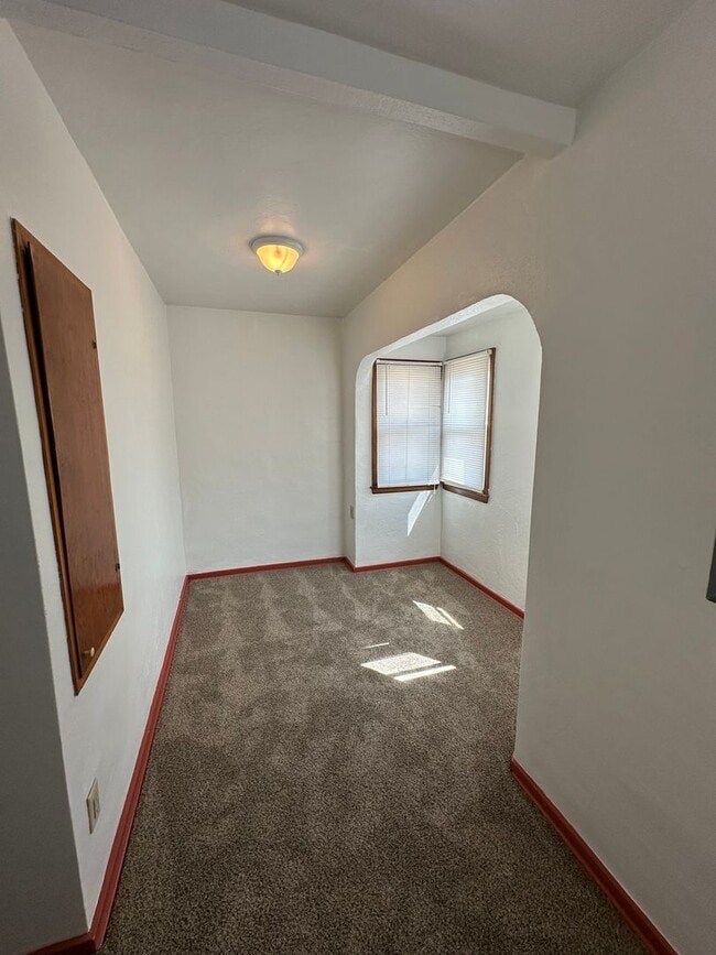 Building Photo - 2 BEDROOM, 1 BATHROOM SINGLE FAMILY HOME