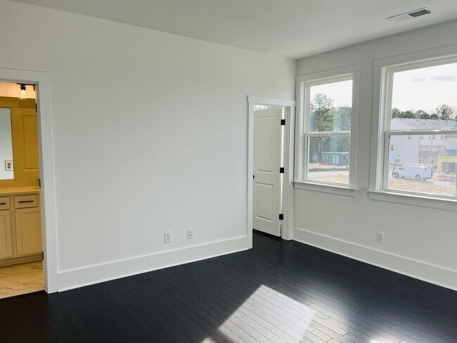 Building Photo - LIKE NEW IN PARK VUE! Townhome located across from Westside Park in Atlanta! MUST SEE!
