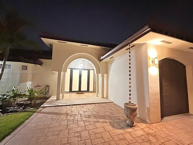 Building Photo - 15750 SW 90th Ave