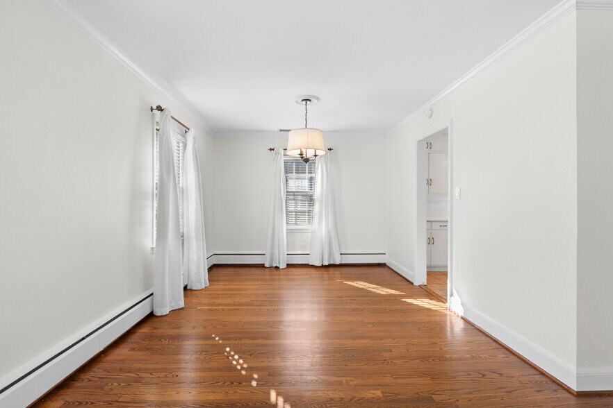 Building Photo - 221 W Avondale Dr