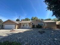 Building Photo - 3 bed, 1 bath,