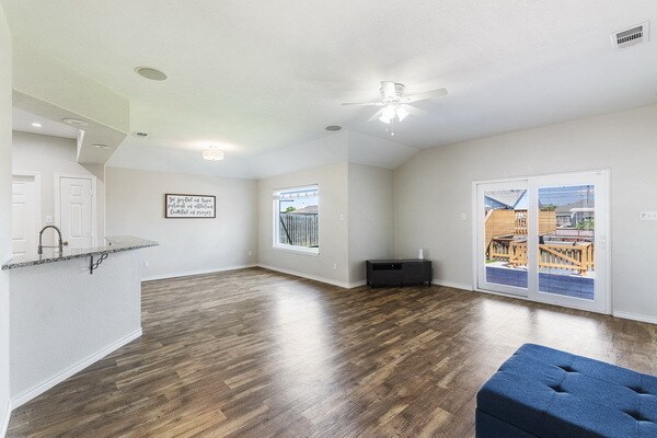 Building Photo - 15210 Main Royal Dr