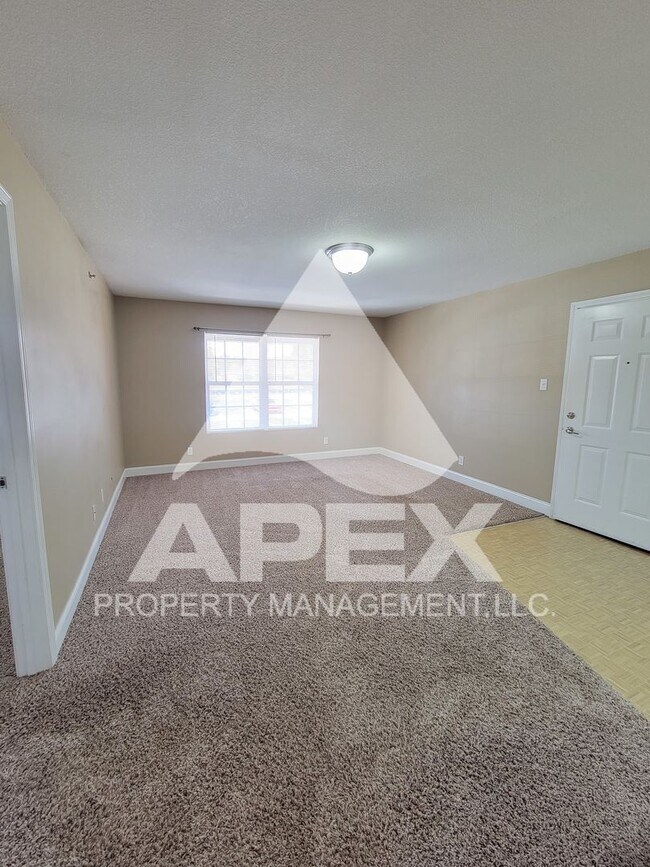 Building Photo - 2BD - 1BA Apartment off Topside Road with ...