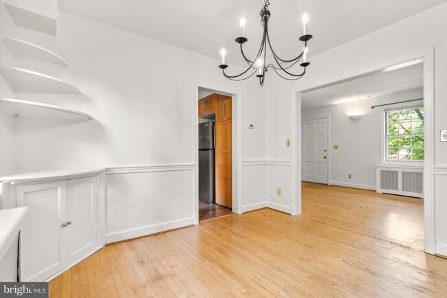 Building Photo - 11 E Rosemont Ave