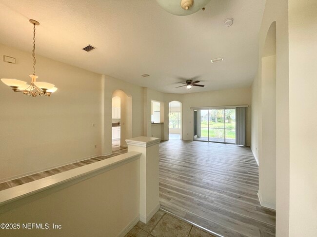 Building Photo - 704 Captains Dr