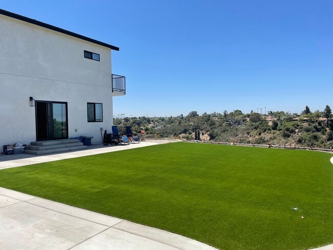 Building Photo - Newly Remodeled with Amazing Views!