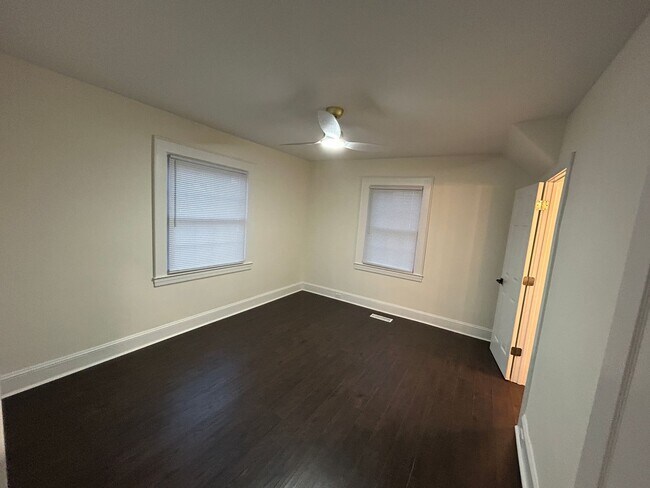 Building Photo - Available Now to View! Ardmore WS, 4 Bedro...