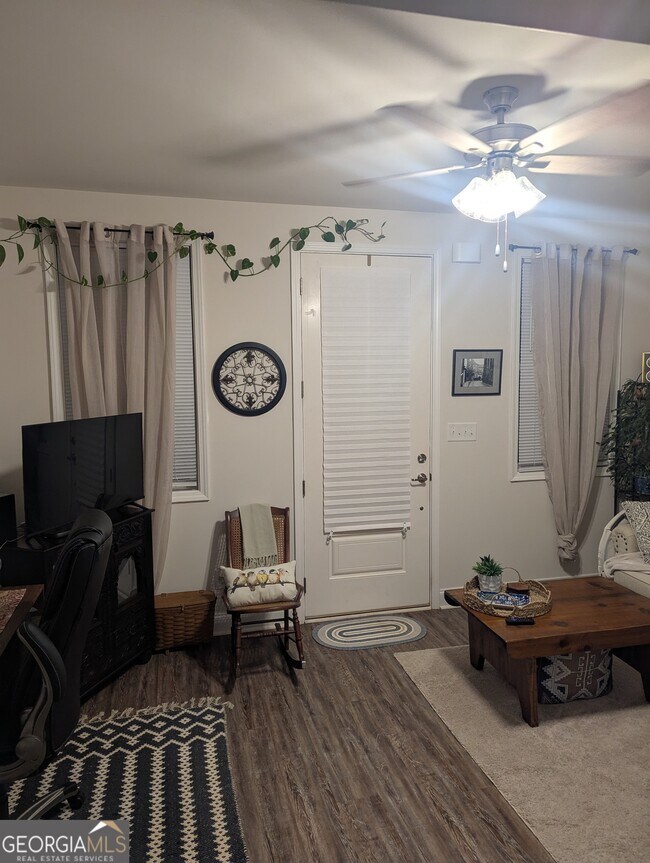 Building Photo - 2467 Smith Rd