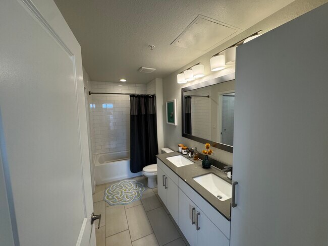 Building Photo - 475 NE 25th St