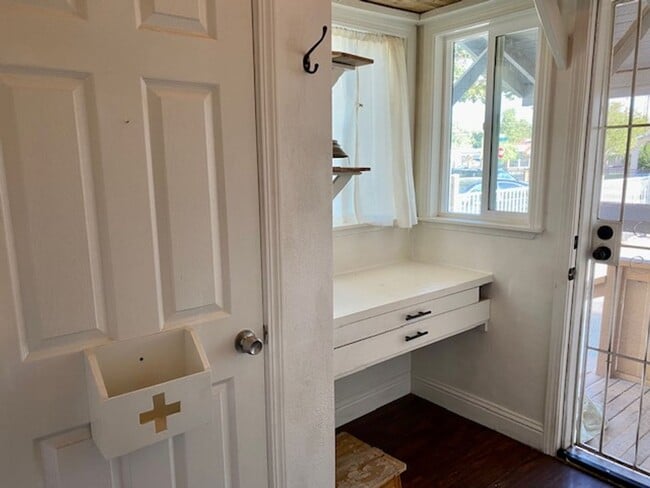 Building Photo - $1795 Butler & Orange, Charming 2 Bed with...