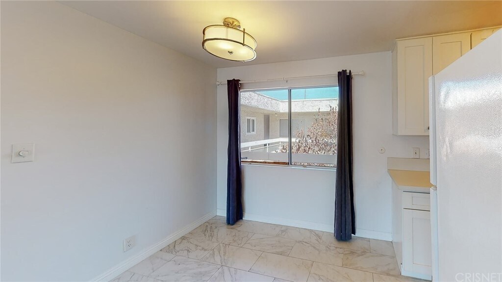 Building Photo - 12157 Moorpark St