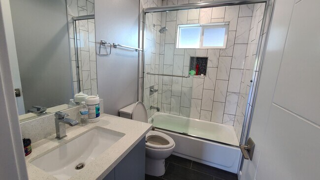 Building Photo - 84(142-144 1/2)