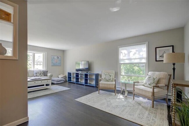 Building Photo - 132 Ruggles Ave