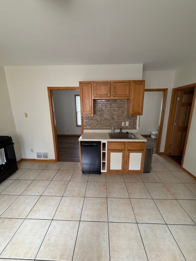 Kitchen - 2622 N Newhall St