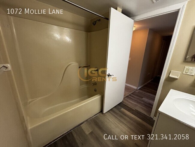 Building Photo - 1072 Mollie Ln