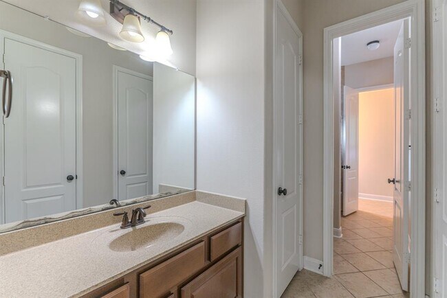Building Photo - 34 Danby Place