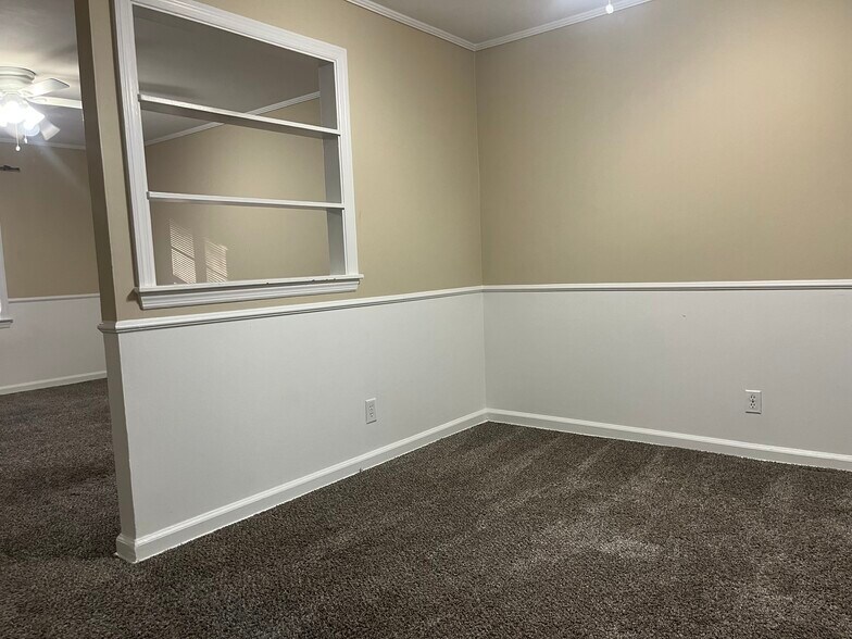 Building Photo - 1034 N PIERCE AVE