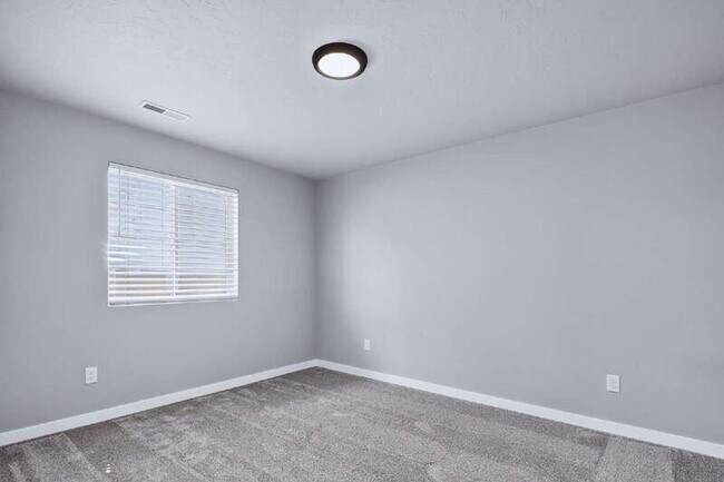 Building Photo - 297 N Madrone Ave