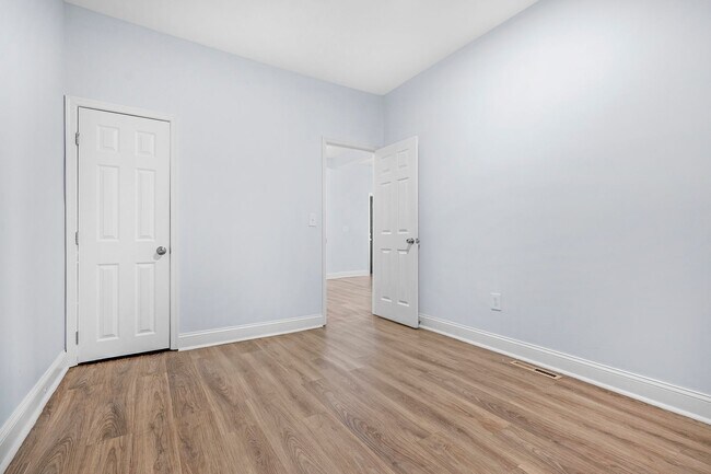 Building Photo - 3501 Oakmont Ave