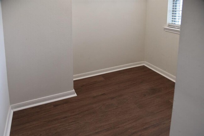 Building Photo - 16016 Summerville Lake Dr