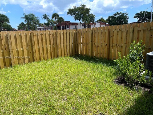 Building Photo - 20679 NE 7th Pl