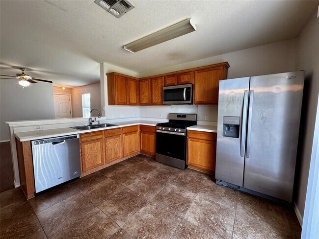 Building Photo - 14420 Cummins Way