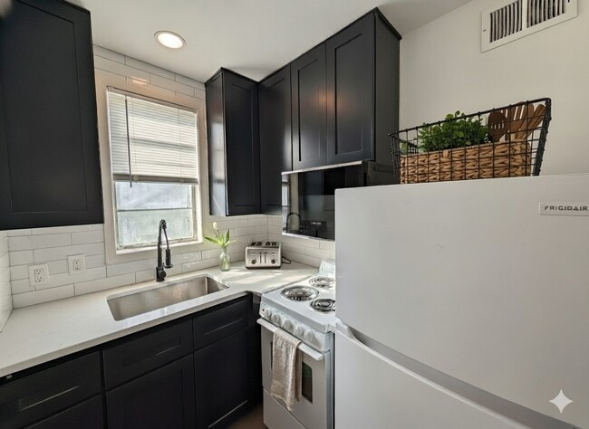 Building Photo - 4400 Aspen St