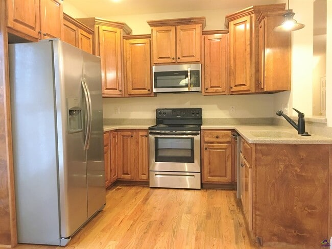 Building Photo - 502 Whistler Ln N