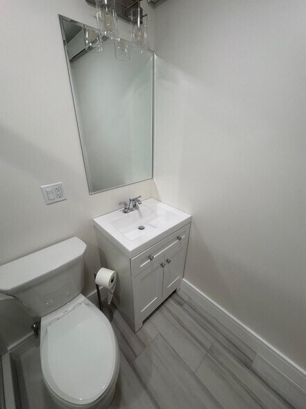 Building Photo - 11 Bristol St