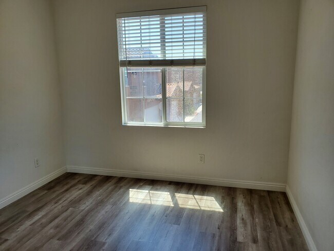 Building Photo - 6108 Alida Row