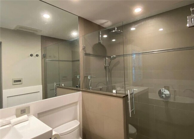 Building Photo - 349 Norumbega Dr