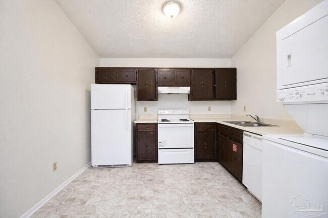 Building Photo - 6801 Tiki Ln