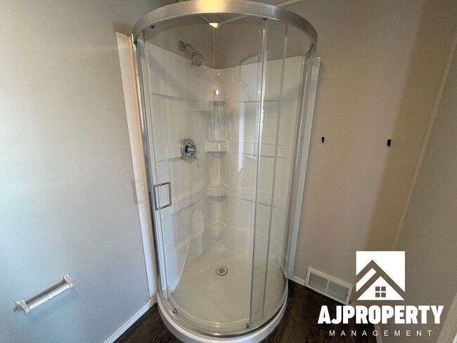 Building Photo - 213 W 39th St