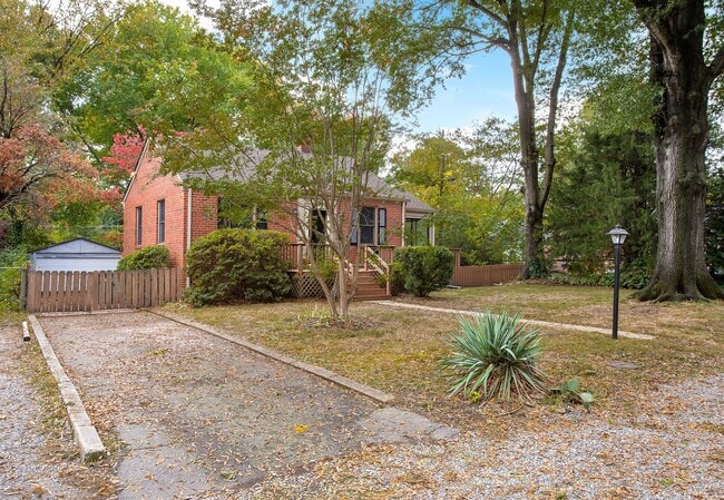 Building Photo - 2 Bedroom Home off of Monument Ave with Great Move-In Special!! ***Available Early September***