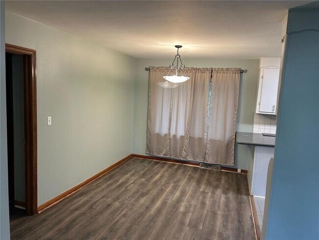 Building Photo - 106 Eleanor Cir