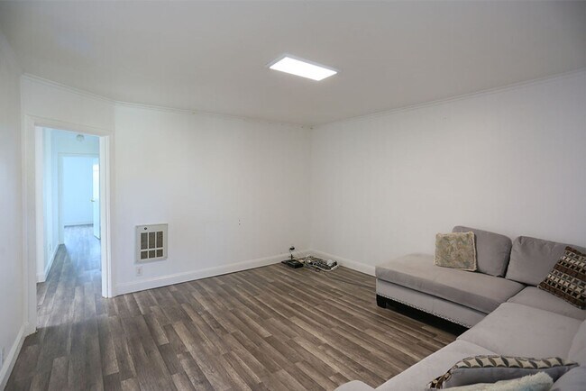 Building Photo - 1871 46th Ave