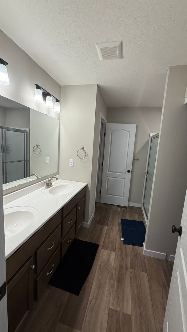 Building Photo - 6136 Old Rosebud Dr