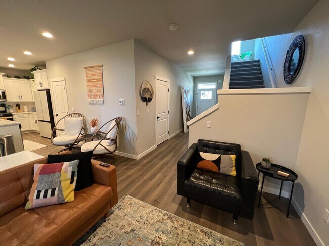 Building Photo - 2311 Quail Run Ln S