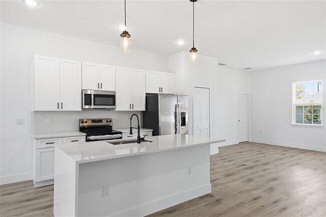 Building Photo - 2600 SW 146th Pl Rd