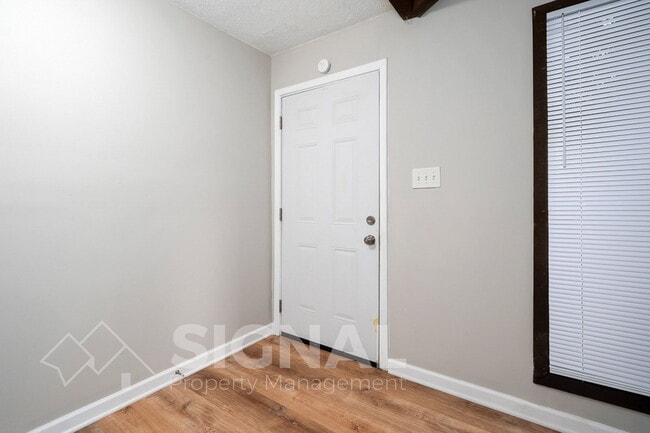 Building Photo - 3037 Apple Valley Ln