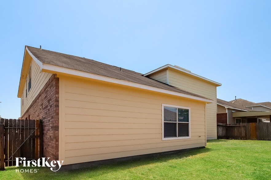 Building Photo - 8610 Sunny Gallop Dr