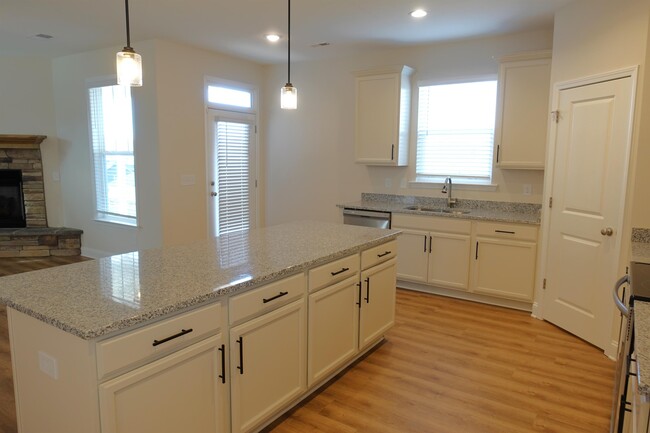 Building Photo - 107 River Trce Lp