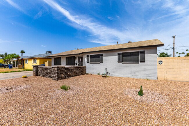 Building Photo - 1310 W Romo Jones St