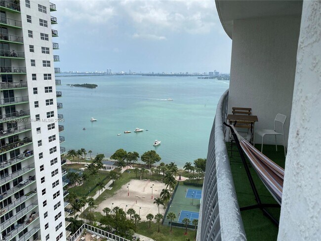 Building Photo - 1750 N Bayshore Dr