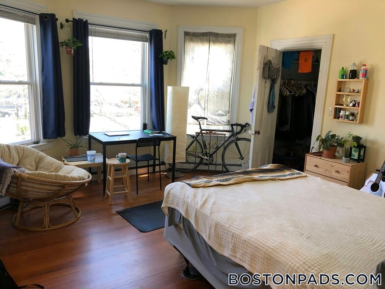 Building Photo - 268 Broadway