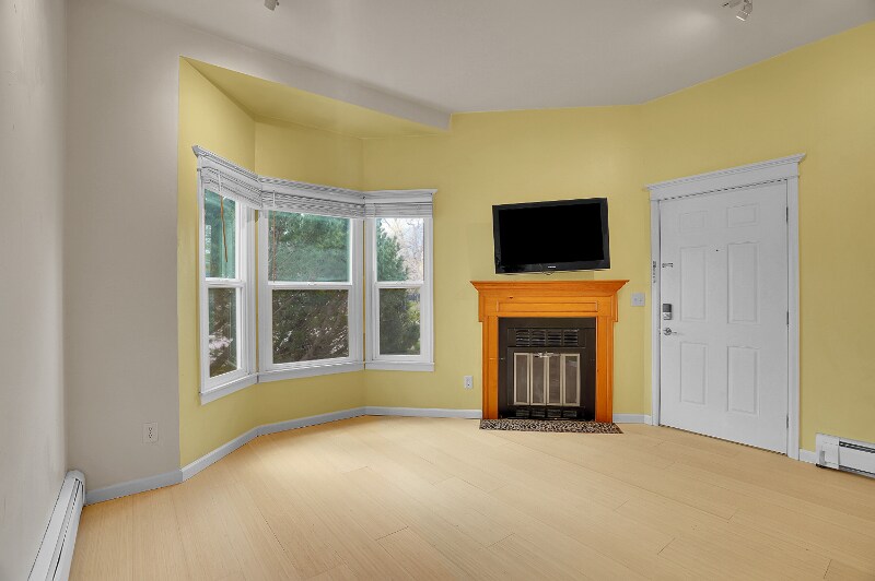 Building Photo - 2205 Arapahoe Ave